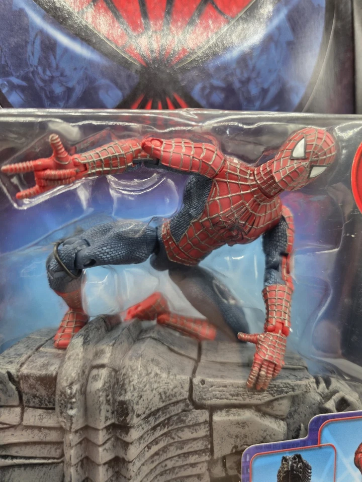 Figura de acción ToyBiz Spider-Man súper posable con repisa de gárgola rara 2001 Foto 2 de 4