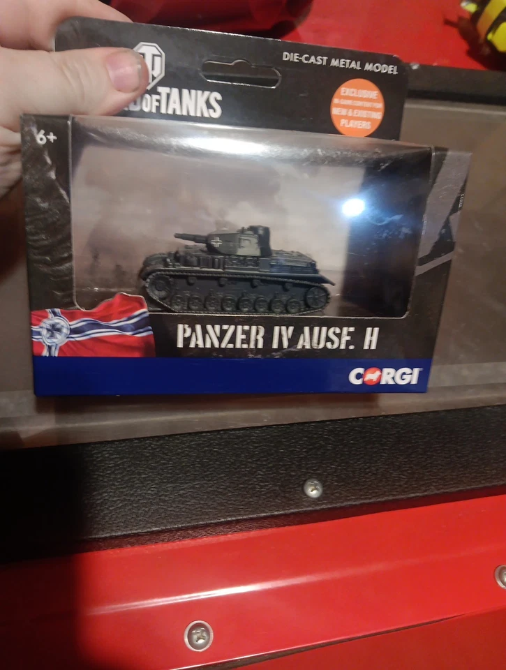 PANZER IV AUSF. H TANK "WORLD OF TANKS" DIECAST MODEL BY CORGI WT91203 - Image 4 of 4