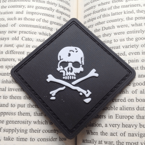 BLACK DEATH SKULL PIRATE FLAG Patches 3D PVC HOOK LOOP PATCH BADGE - Picture 2 of 6