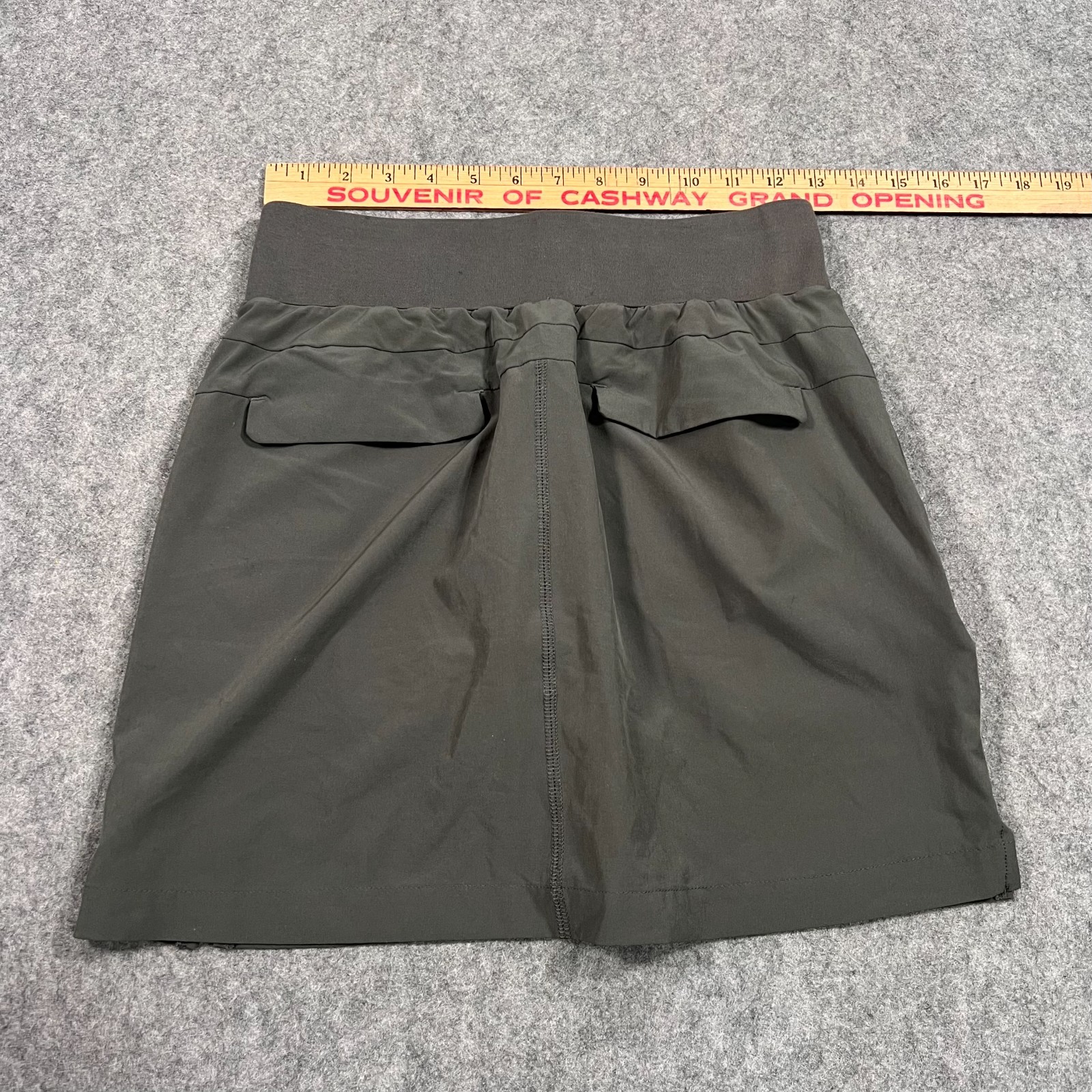 Quince Olive Green Performance Tech Activewear Mi… - image 4