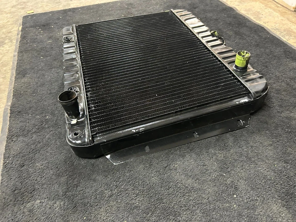 Chevrolet 348 1959 1960 cobre latón radiador EE. UU. Chevy Impala Bel Air Biscayne Foto 2 de 4