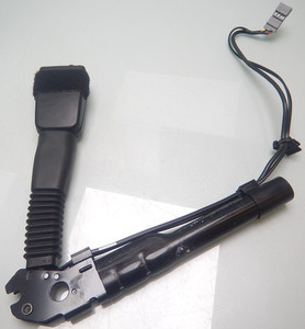 BMW 1 / E81 / GURTSCHLOSS GURTSTRAFFER / vorne links / 7213563 (M1675)