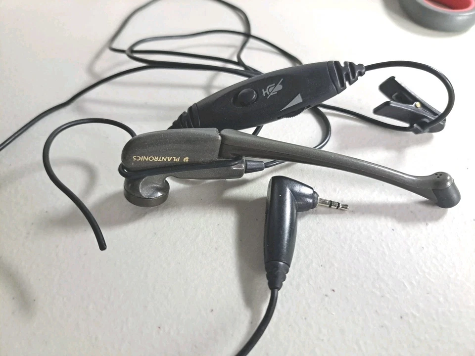 PLANTRONICS M145 In-Ear Cellular Headset with Easy Volume and Mute Control (B) - Image 3 of 4