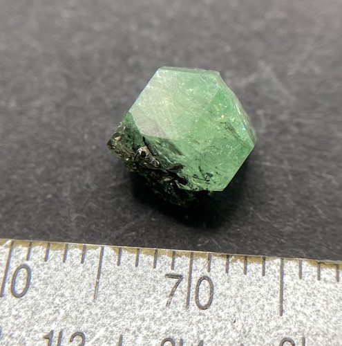 Cristallo granato tsavorite verde 3,93 ct - Colline Merelani, Tanzania - Foto 6 di 12