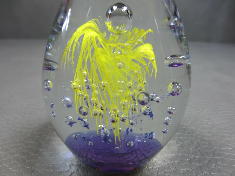 Vintage Art Glass Handmade Egg Paperweight Sculpture - Image 4 of 4