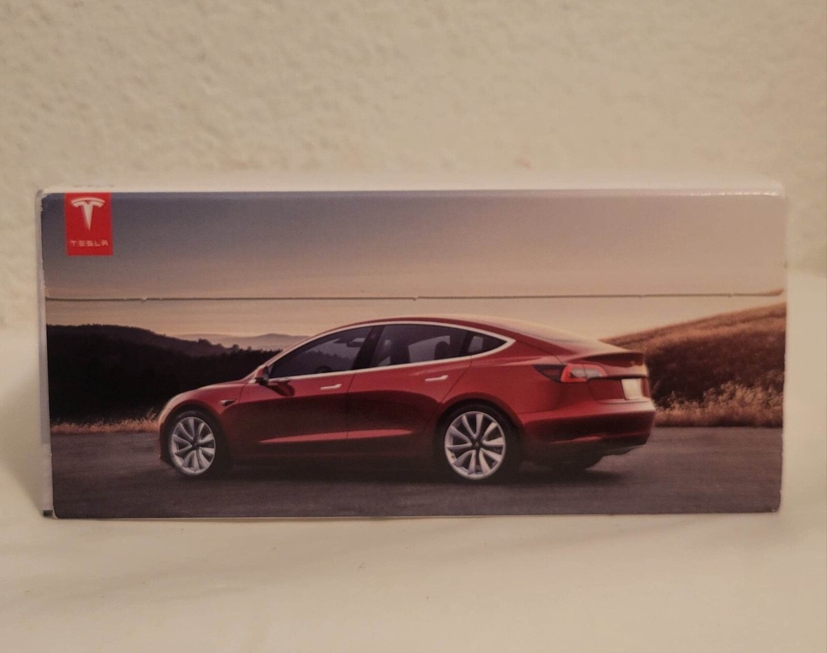 Tesla Model 3 ミニカー 1/43 レッド NEW! Genuine Tesla Model 3 Diecast 1/43 Gift Rare Multicoat