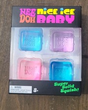 Paquete de 4 cubos apretadores de gel Nee Doh Nice Ice Baby azul, rosa, púrpura