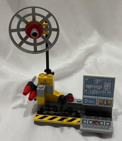 LEGO Cars: Mater's Spy Zone (8424) complete set with instruction manual