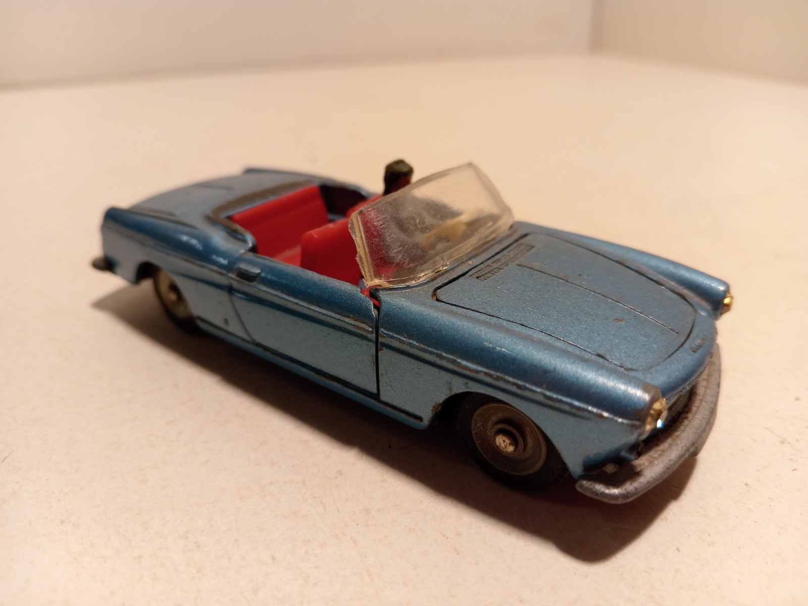 Dinky 528, Peugeot 404 Cabriolet - Free Price Guide & Review