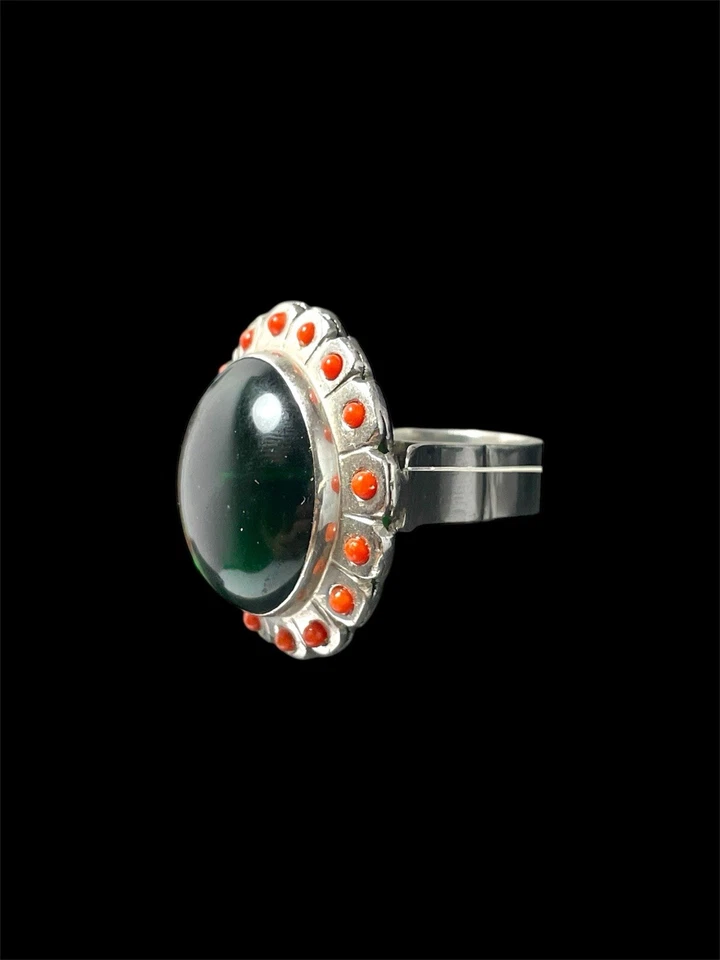 Anello Artigianale in Argento con Corallo Rosso Mediterraneo e Agata Verde - Immagine 3 di 4