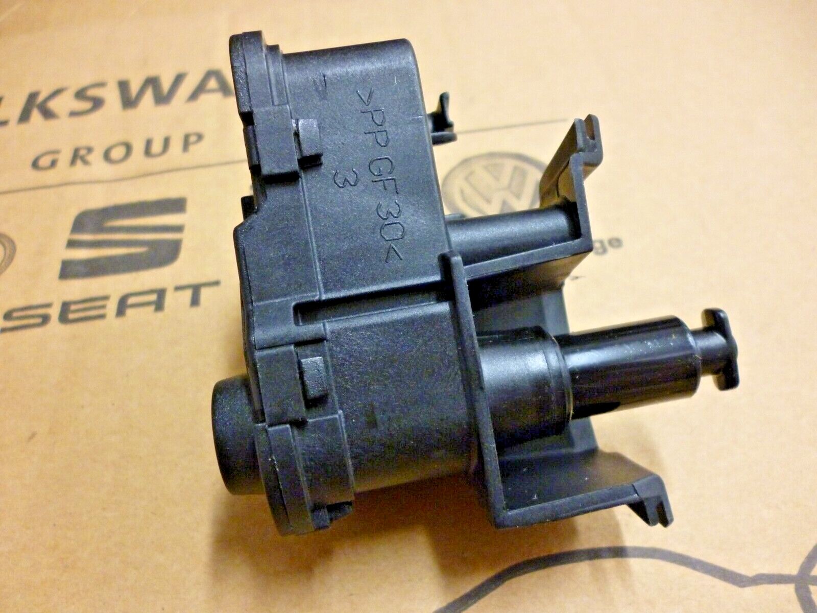 NEW GENUINE SEAT LEON 2013 2017 FUEL FLAP SERVO MOTOR 7P0810773F eBay