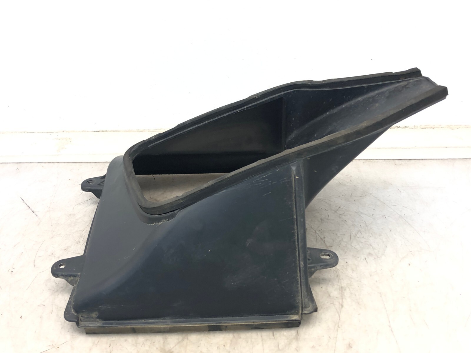 2017-2020 MASERATI LEVANTE 3.0L RIGHT PASS FRONT INTERCOOLER INTAKE DUCT OEM