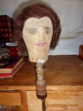 Jolie marotte ancienne avec son support en bois