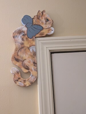 Vintage Wood Handmade Kitty Cat Figurine To Go Over Door Molding Or Cupboard
