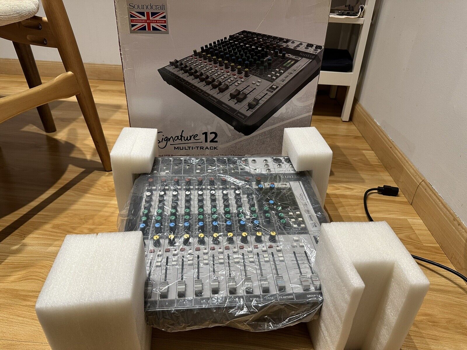 Soundcraft Signature 12 MTK (Free Shipping)