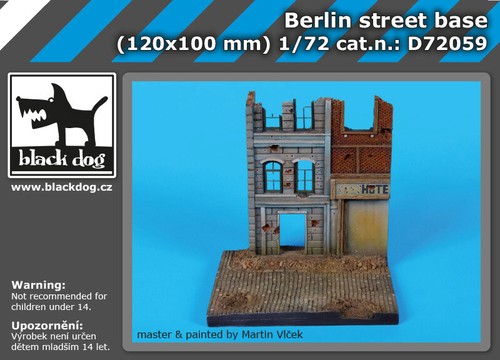 Black Dog 1/72 Berlin Street Diorama Base (120 x 100mm)