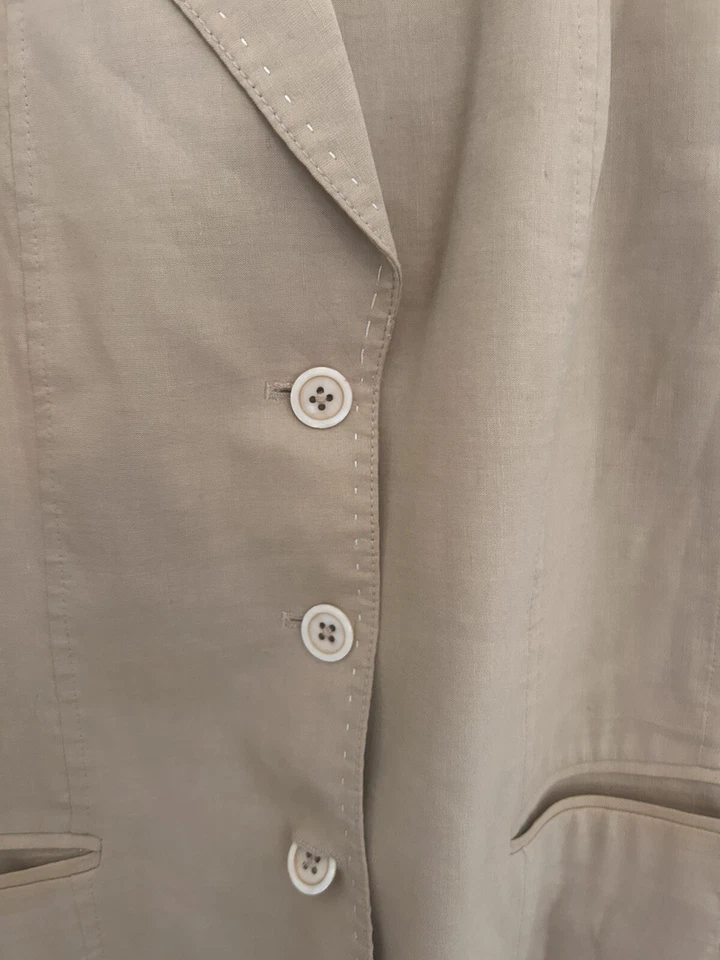 Blazer de lino Elie Tahari, caqui, detalle de hilo en contraste, corto, ajustado, usado en excelente estado Foto 3 de 4