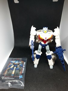 Transformers Titans Return Deluxe Class Autobot Throttle & Breakaway Transformers Titans Return Deluxe Class Autobot Throttle & Breakaway