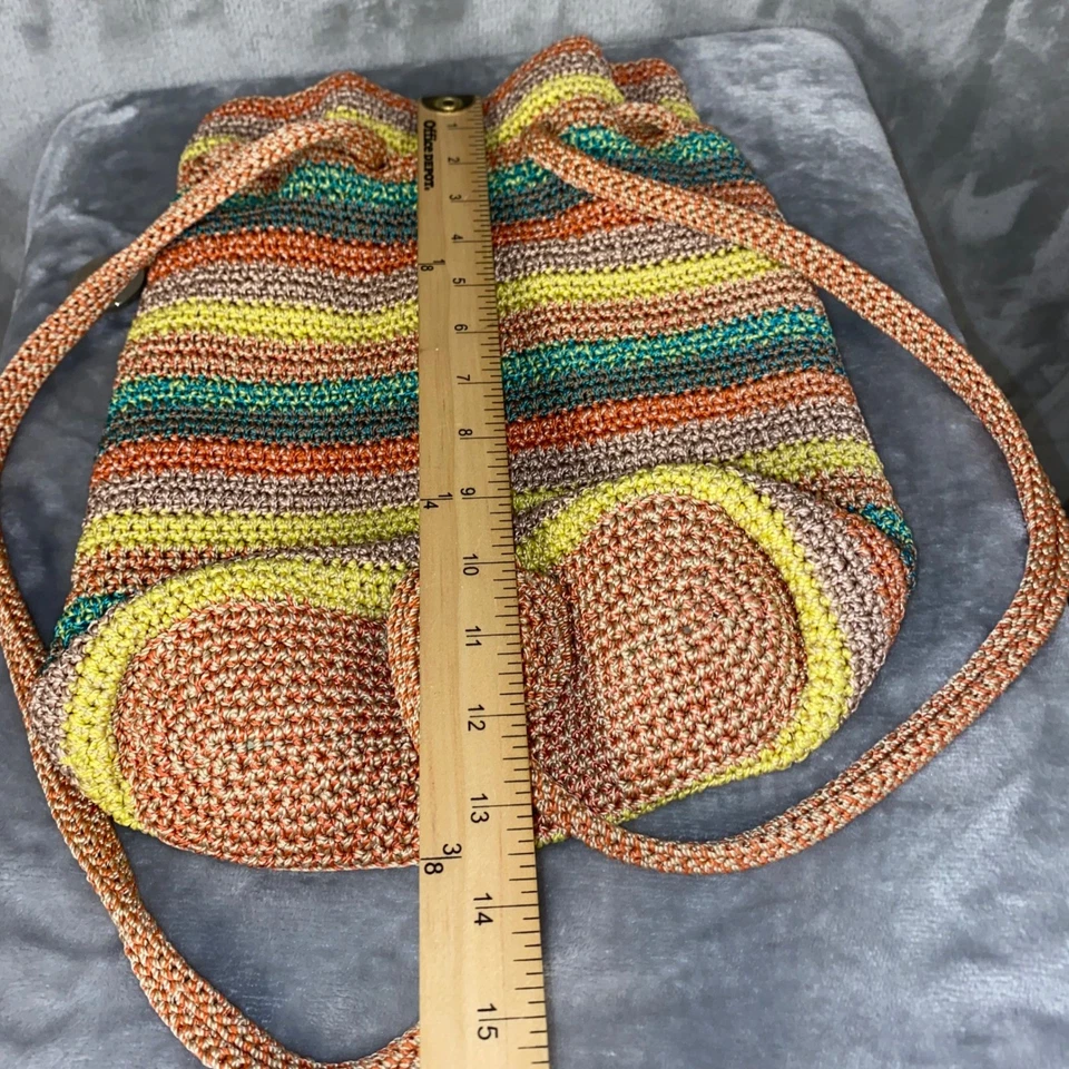 Bolsa balde de cordão de crochê The Sak bolsa de ombro listrada colorida - Imagem 4 de 4