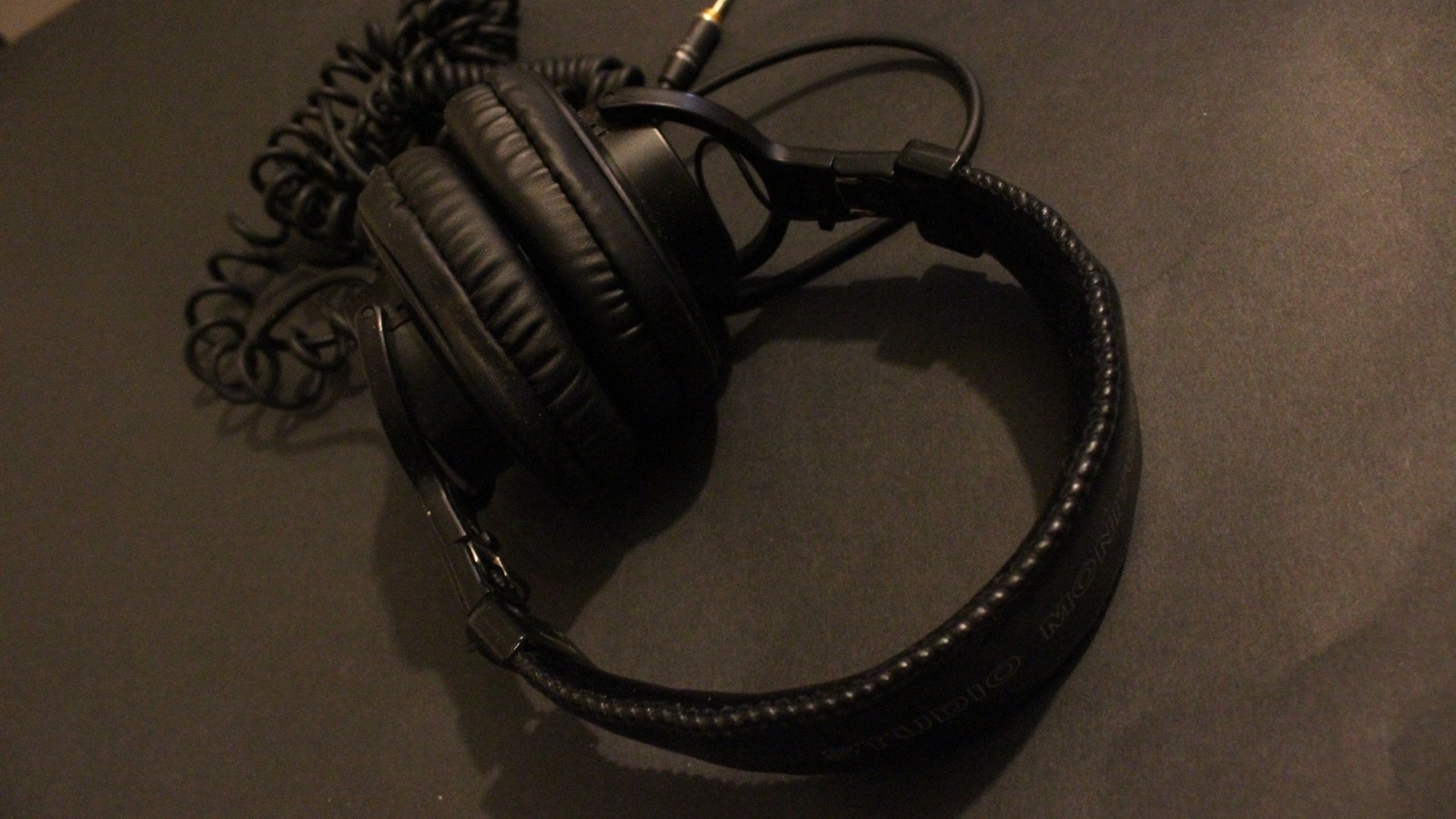 Sony MDR-7506 Closed-back Professional Headphones