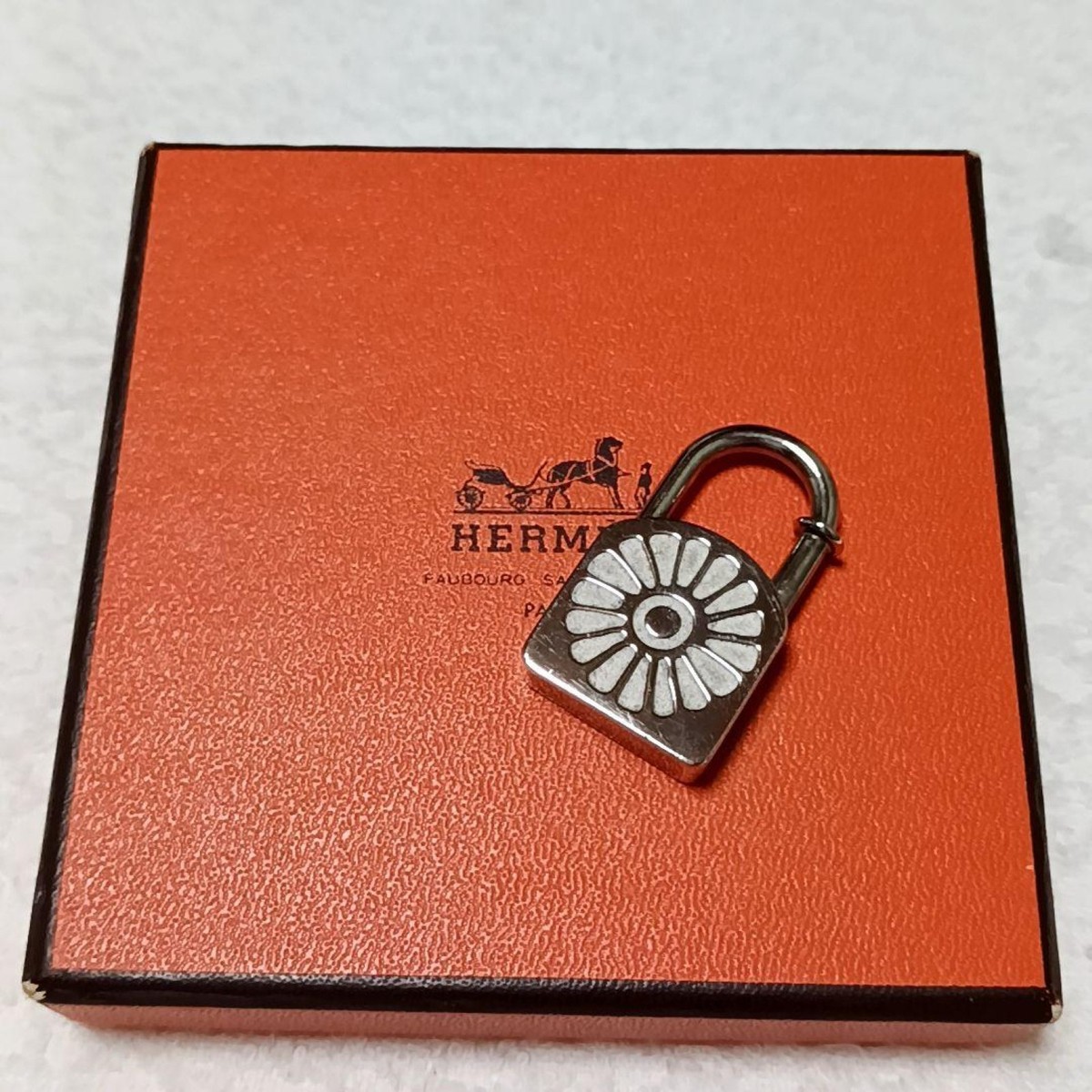 HERMES Cadena Sunflower 1994 Charm Silver 25g 3.6x2.1cm Vintage