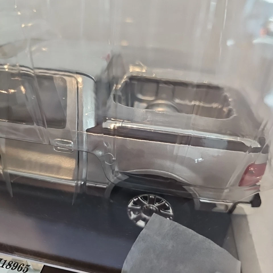 Camioneta Lincoln Mark LT gris plata 1/24 Evigna 2006 RARA promoción de concesionario con caja Foto 3 de 4