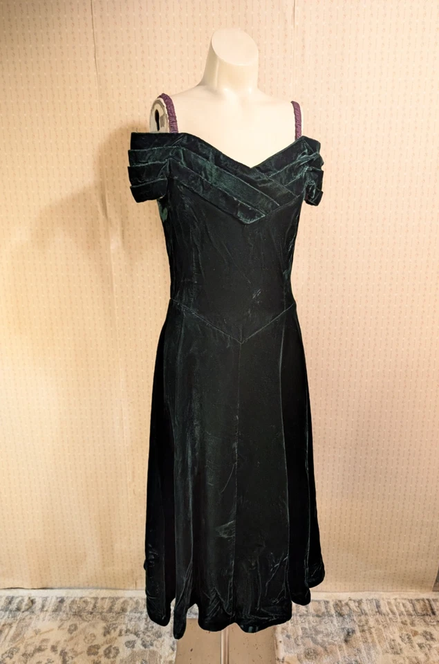 Vintage Crushed Velvet Dress 2 Emerald Green 90s Does 50s Whimsigoth Classic - Image 2 of 4