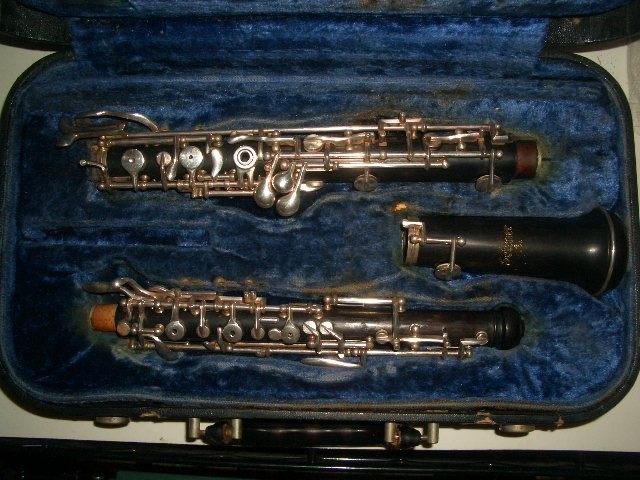 Selmer  wood oboe with left F  and low Bb in a case  Serial #F2476