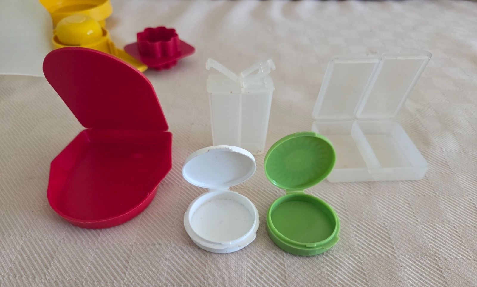 Lot of Vintage Tupperware Gadgets Hostess Party Favors & More 9 Different Pieces