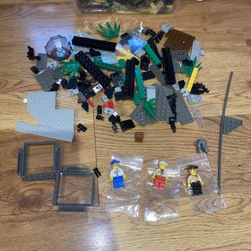 LEGO 1370 Studios Jurassic Park III: Raptor Rumble Complete Manual mini-figures