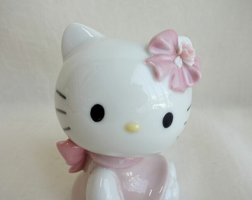 Nao by Lladro Hello Kitty Porcelain Figurine jp - Picture 4 of 5