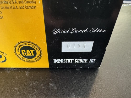 Launch Edition #111 NZG 1:50 CAT CP-563C Vibratory Soil Compactor - Picture 7 of 7