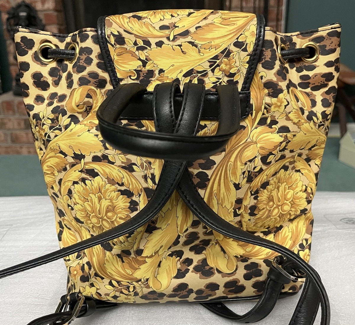 GIANNI VERSACE リュック、バック GIANNI VERSACE ヴェルサーチ バックパック メドゥーサ レザー黒