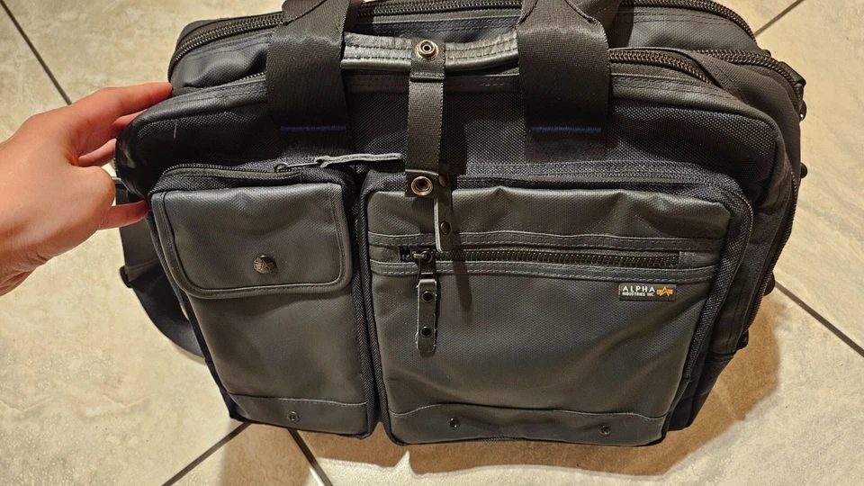 Bolsa de negocios bidireccional Alpha Industries Japón Foto 4 de 4
