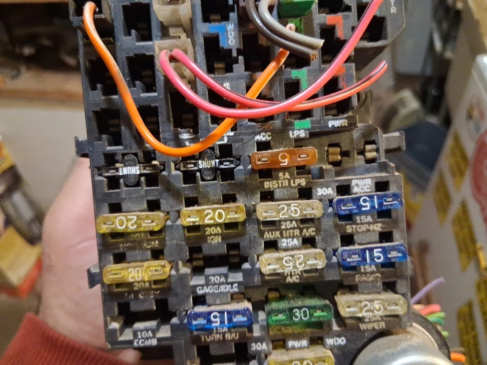 Chevy Suburban GMC YUKON cabina interior tablero caja de fusibles relé 1989-1994? Foto 4 de 4