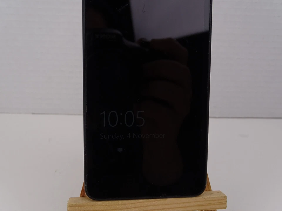 Microsoft Lumia 550 4G LTE 4.7" 5MP CAMERA Windows Quad-core 1GB RAM 8GB ROM - Image 4 of 4