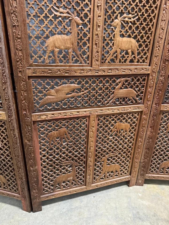 Pantalla divisoria de habitación plegable tallada de cuatro paneles Mid-Century Foto 4 de 4