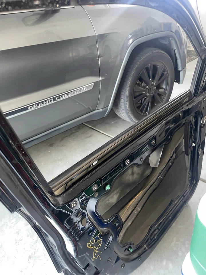 2011-2021 JEEP GRAND CHEROKEE FRONT LEFT DRIVER SIDE DOOR BLACK OEM - Image 3 of 3