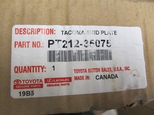 GUC wScratches OEM Genuine Toyota 2005-15 Tacoma Off-Road Skid Plate PT212-35075