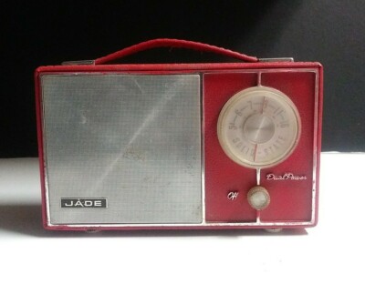 VINTAGE Rare Red Jade REALTONE TRANSISTOR RADIO MODEL 1440-S ORIGINAL