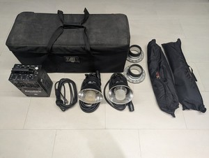 Profoto Acute 2400 Kit w/ Powerpack 2 Heads 2 Softboxes 2 Modifier & Tenba case