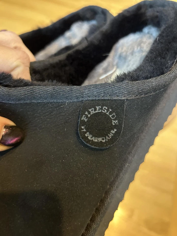 Zapatillas para hombre Fireside by Dearfoams negras forradas de piel de oveja Foto 4 de 4