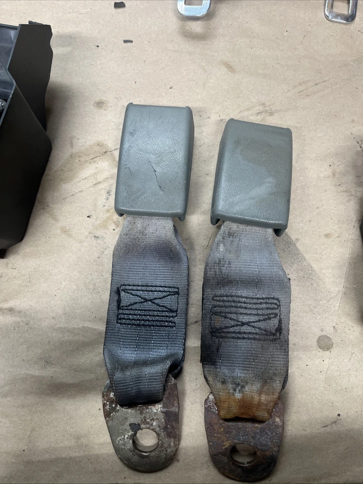 91-92 Convertible Rear Seatbelts w/Hardware - Image 3 of 4