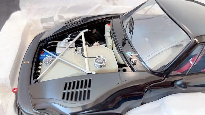 EXOTO 1/18 Porsche 935 - Photo 2/4