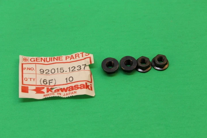 Tuerca Kawasaki NOS 6mm CANTIDAD 4 KX250 KX550 ZX750 ZX900 KZ1000 ZG1000 92015-1233  Foto 2 de 4