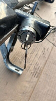 Steering column completely new for the Wartburg 353 with steering wheel circuit old ignition switch