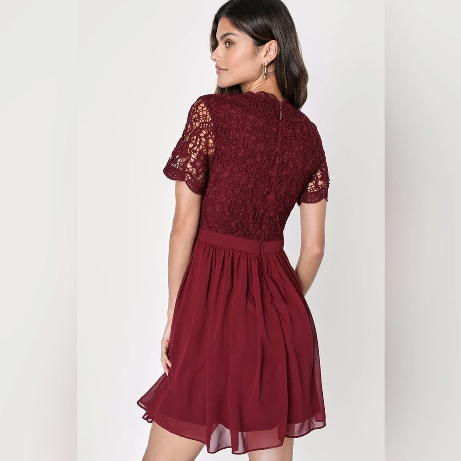 Abito da pattinatore in pizzo Lulus Angelo travestito Borgogna marrone festa di San Valentino