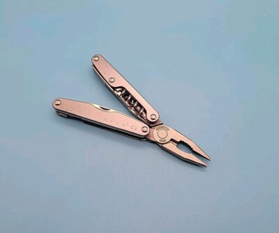 Leatherman Juice C2 Multitool - Dated 0909 - Gray - Knife, Pliers *Retired*
