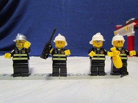 LEGO CITY: Fire Station (7945) Complete with Minifigures