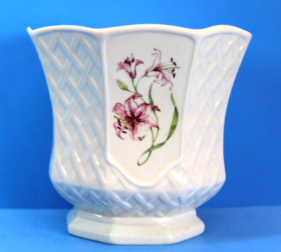 Vtg Belleck Ireland Country Trellis Porcelain Cache Pot 6x6'' Woven Basket Lilies